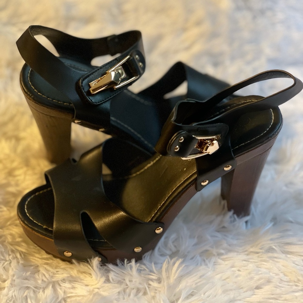 Gently Used Nature Breeze / Black-Wood / Size 9